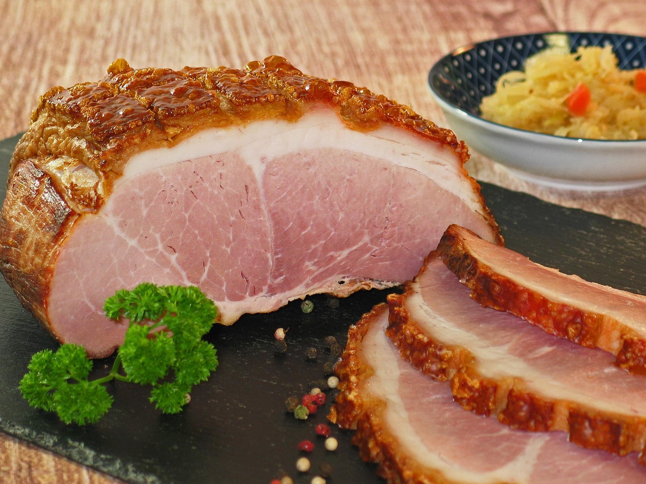 探索越南：从春卷到鸡蛋咖啡，品尝地道特产美食小吃